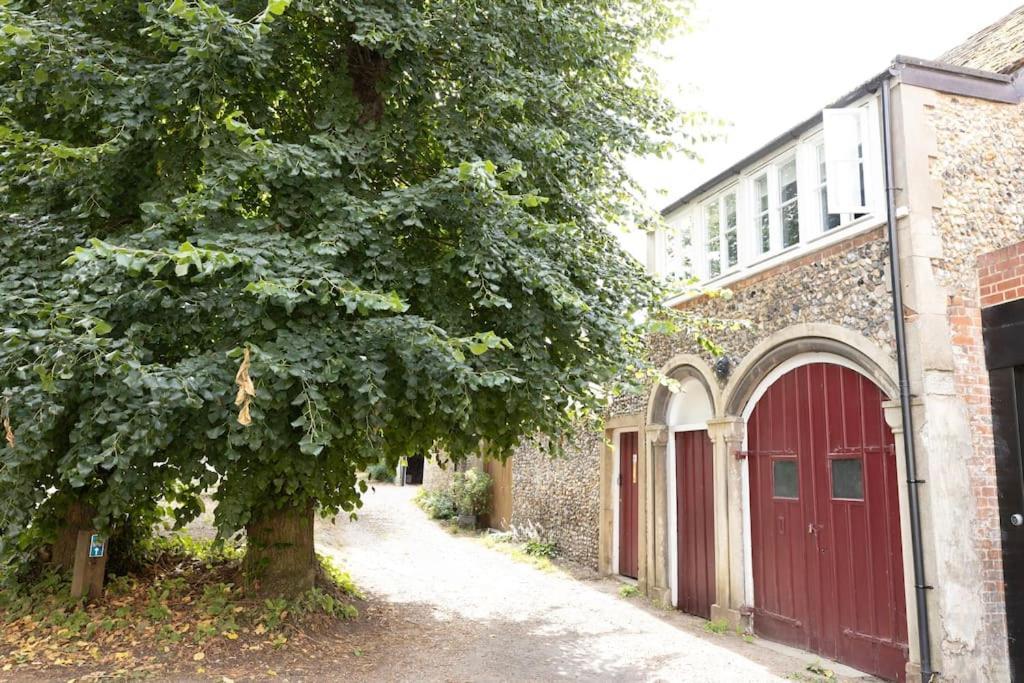 Central Medieval Grid Unique Home With Gated Parking Bury St. Edmunds Exteriör bild