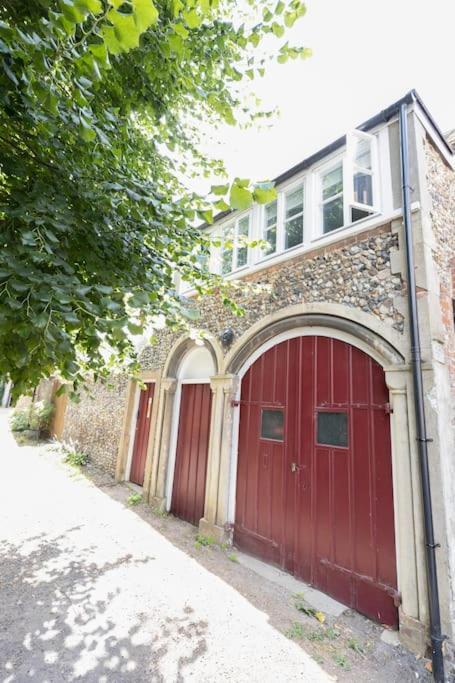 Central Medieval Grid Unique Home With Gated Parking Bury St. Edmunds Exteriör bild